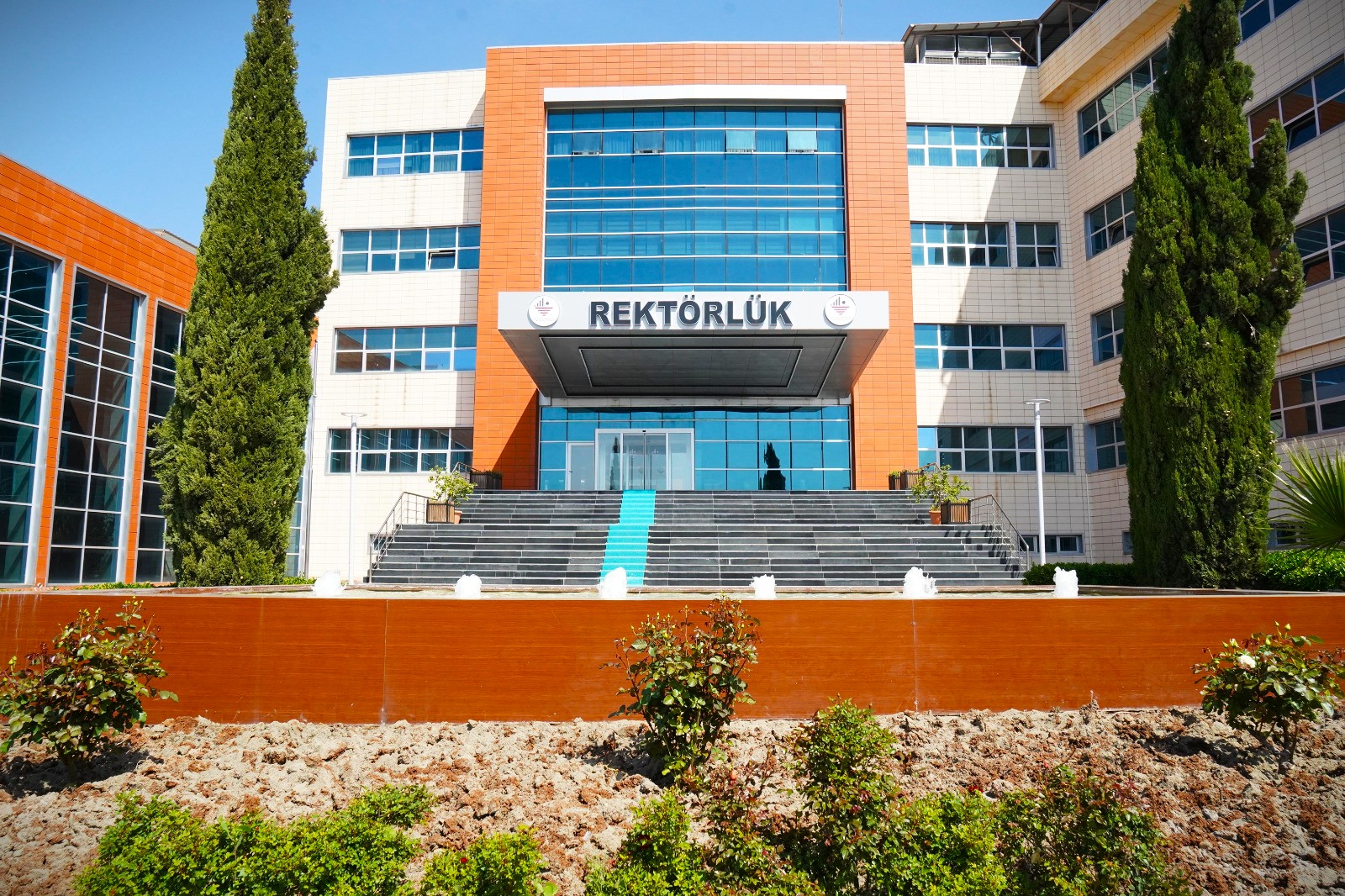 MAIN CAMPUS