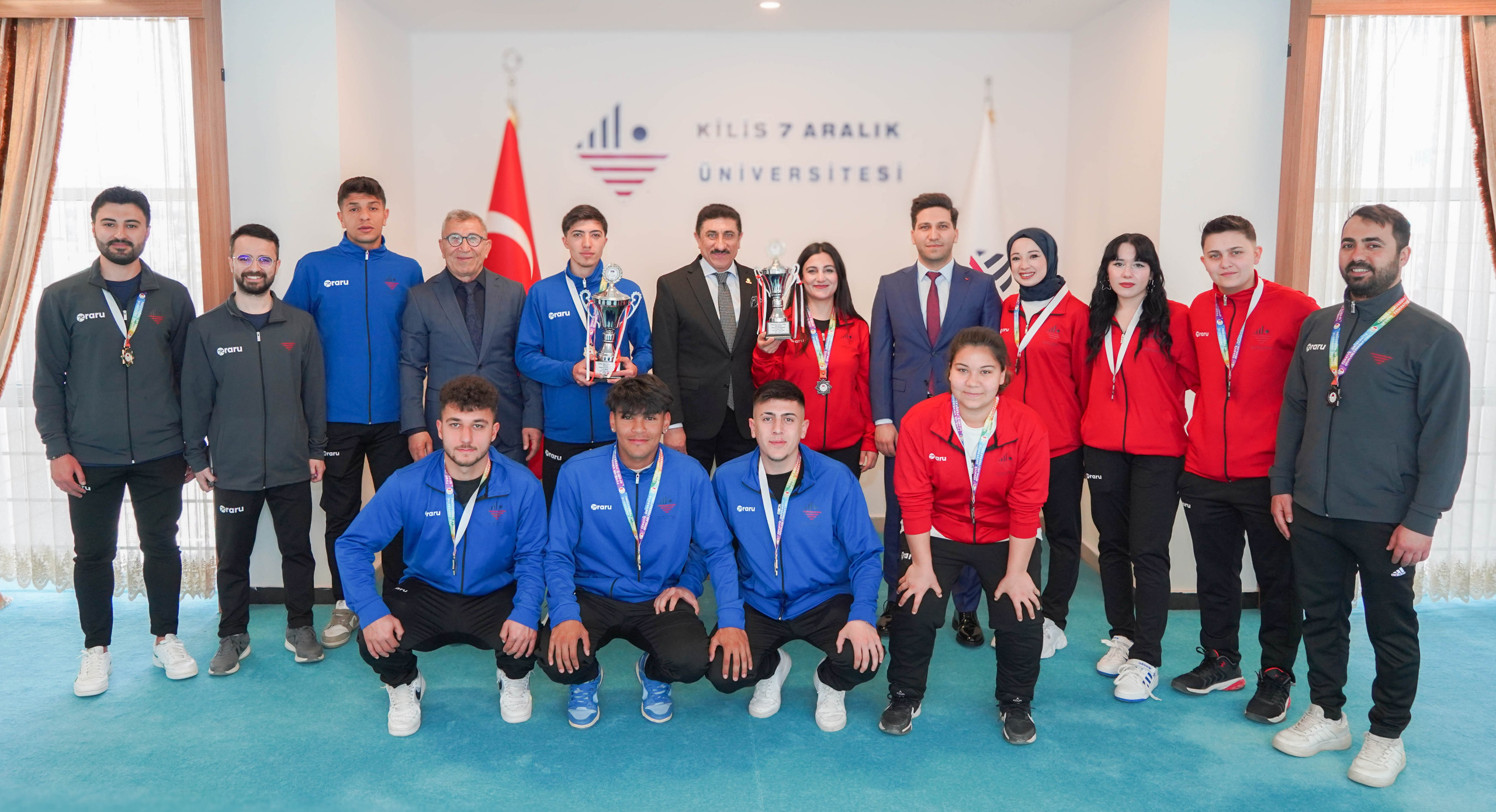 Futsal Turnuvasında Derece Elde Eden Öğrencilerimiz Rektörümüz Akman’ı Ziyaret Etti