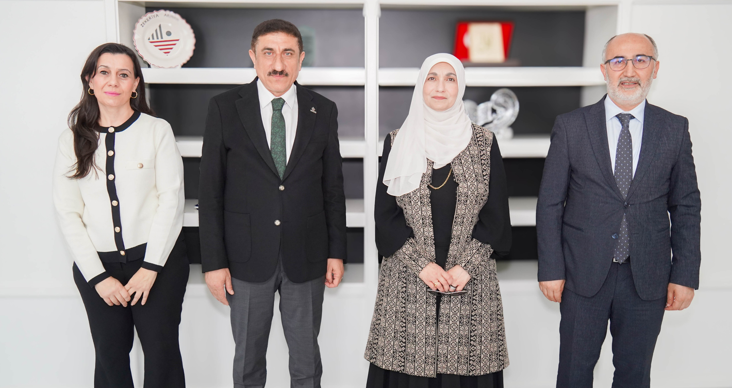 زيارة من أعضاء هيئة التدريس في جامعة الزيتونة الأردنية إلى رئيس جامعتنا أكمان