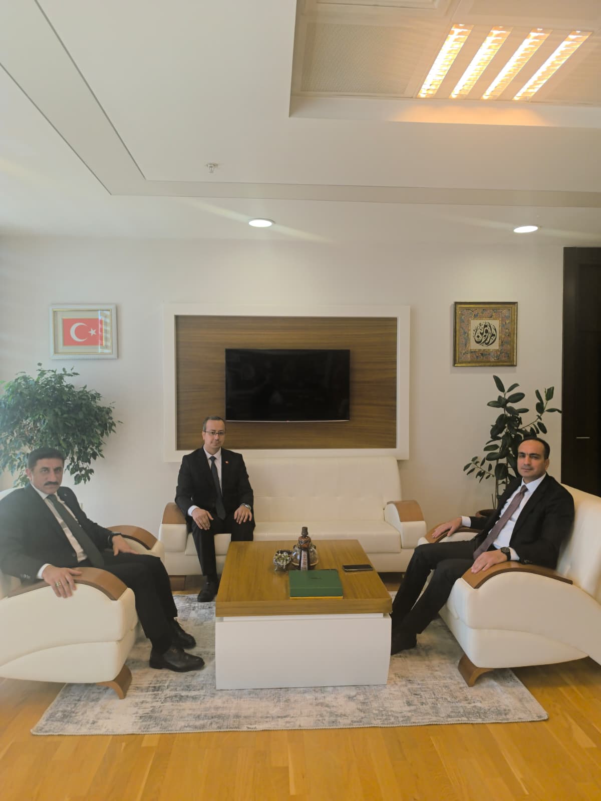 Rektörümüz Akman’dan Gaziantep Bölge Adliye Mahkemesi Başkanı Sürmelioğlu’na Ziyaret