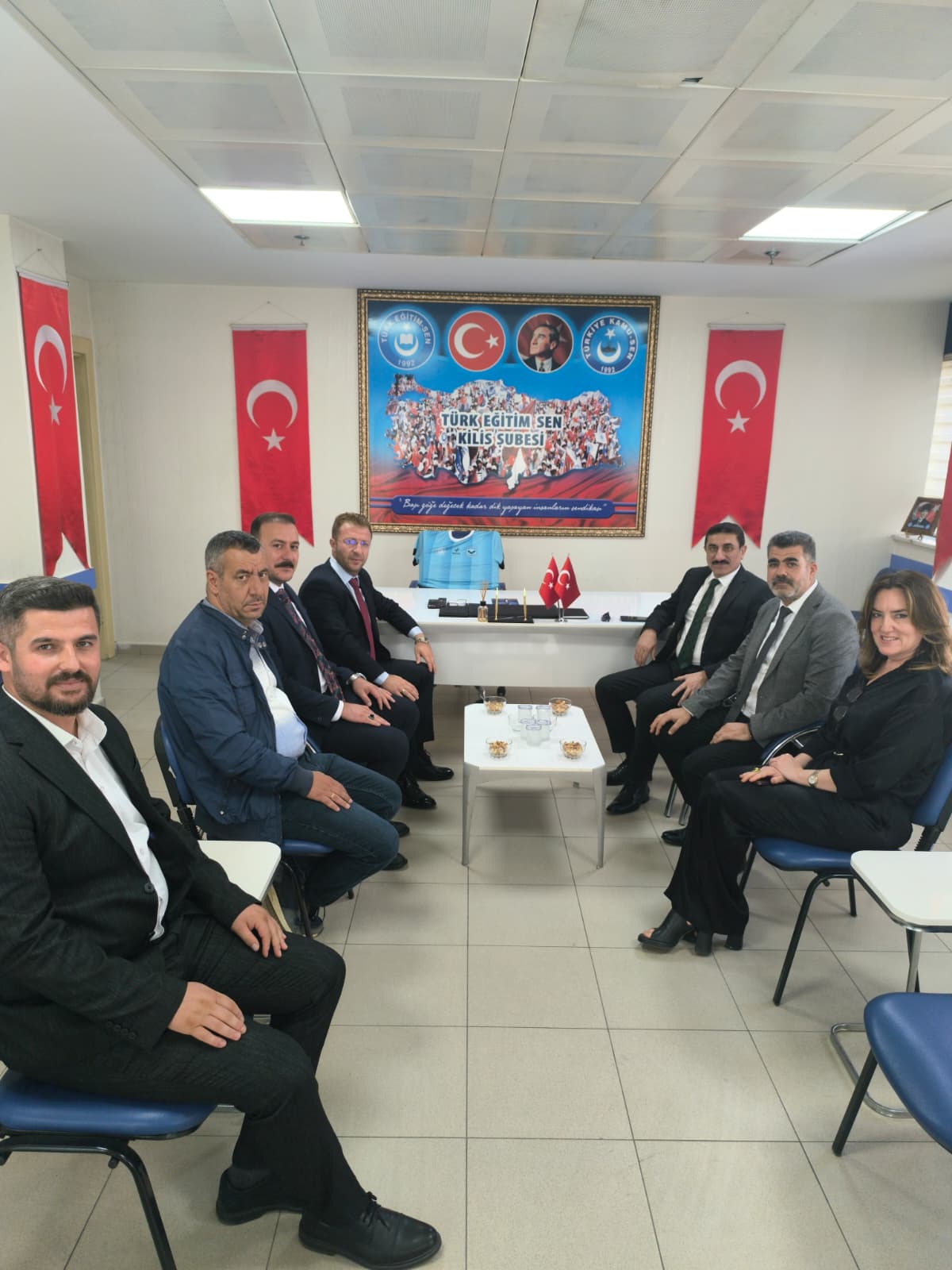 رئيس جامعتنا أكمان يزور رئيس فرع نقابة التعليم التركية  (Türk Eğitim-Sen) في كلس، جلكان