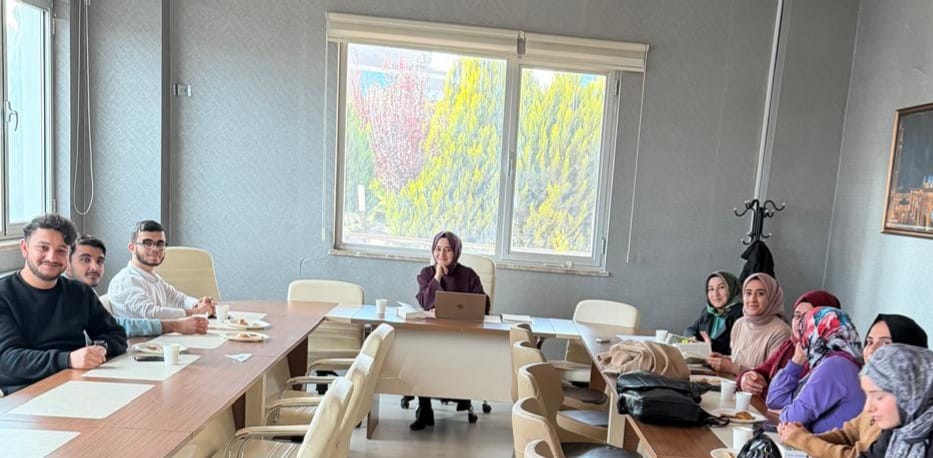 “Martin Eden” Edebiyat Sosyolojisi Bağlamında Değerlendirild