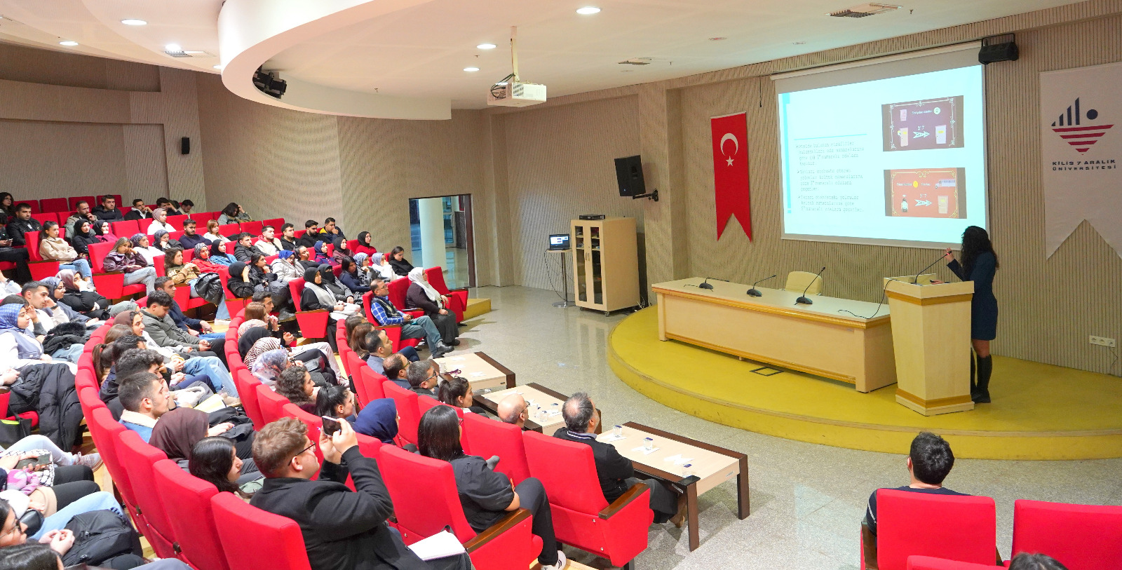 Üniversitemizde “Bu Sunumdaki Her Şey Yanlıştır” Başlıklı Seminer Gerçekleştirildi