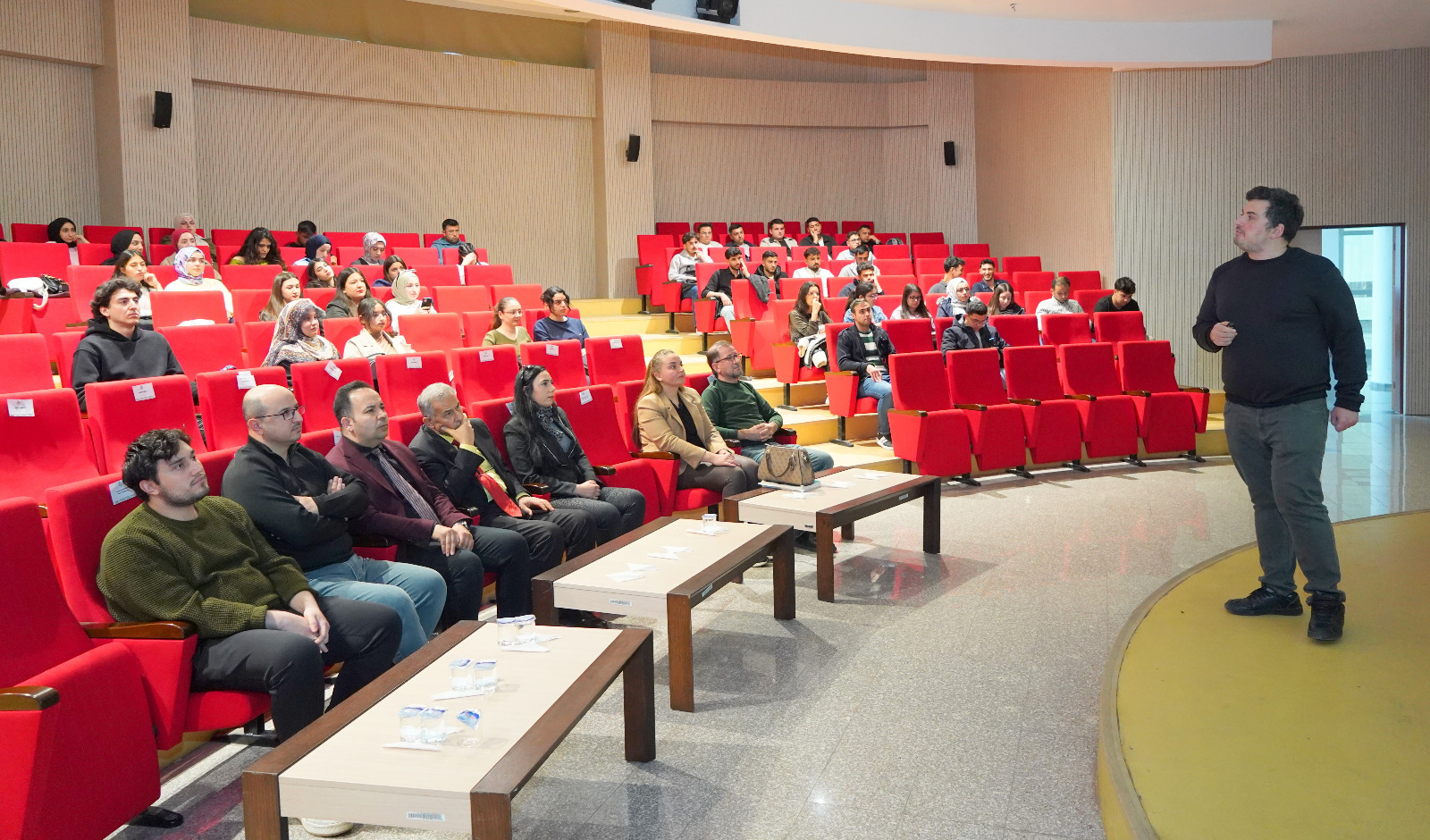 Üniversitemizde “Hesaplamalı Akışkanlar Dinamiği ve Yapay Zeka” Semineri Gerçekleştirildi