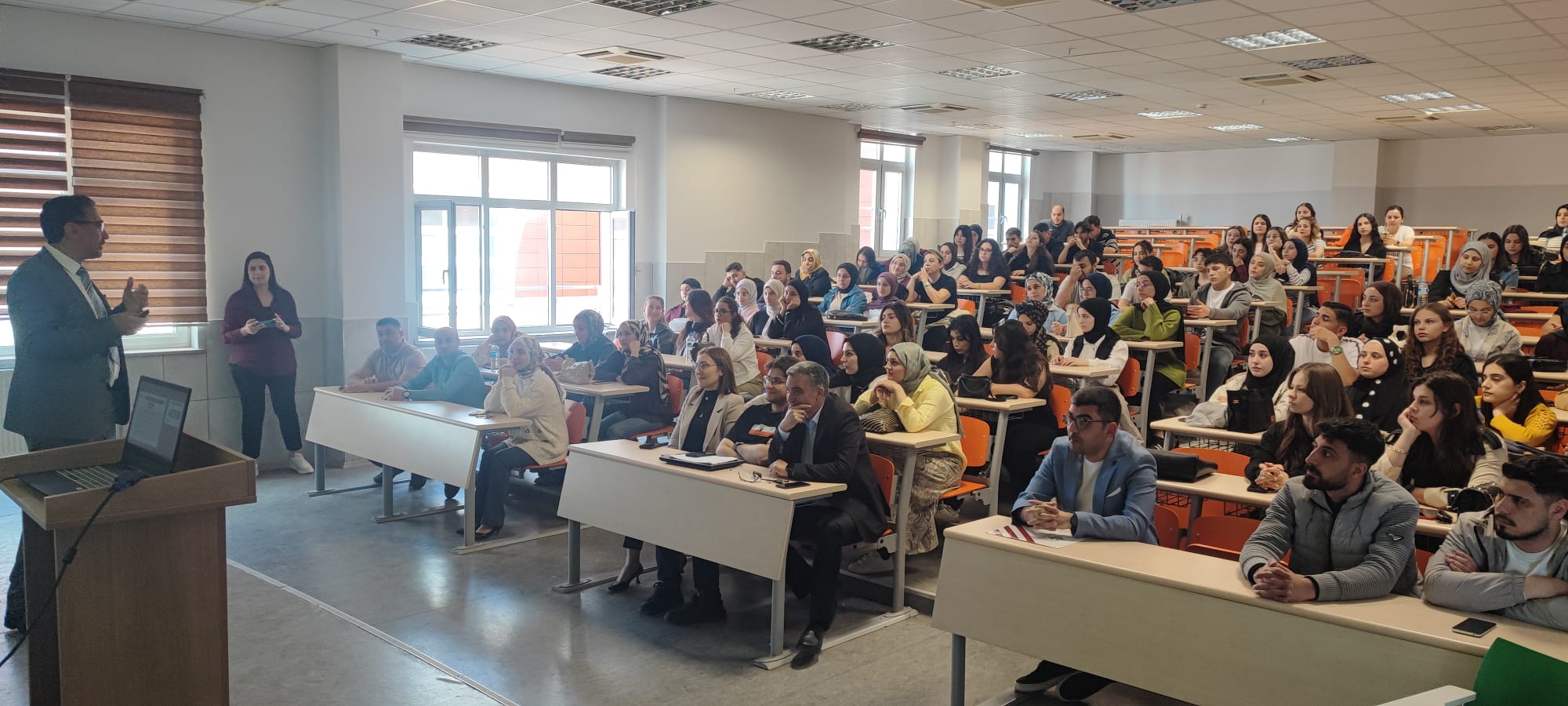 Üniversitemizde “Optisyenlikte Girişimcilik ve Devlet Destekleri” Başlıklı Konferans Düzenlendi