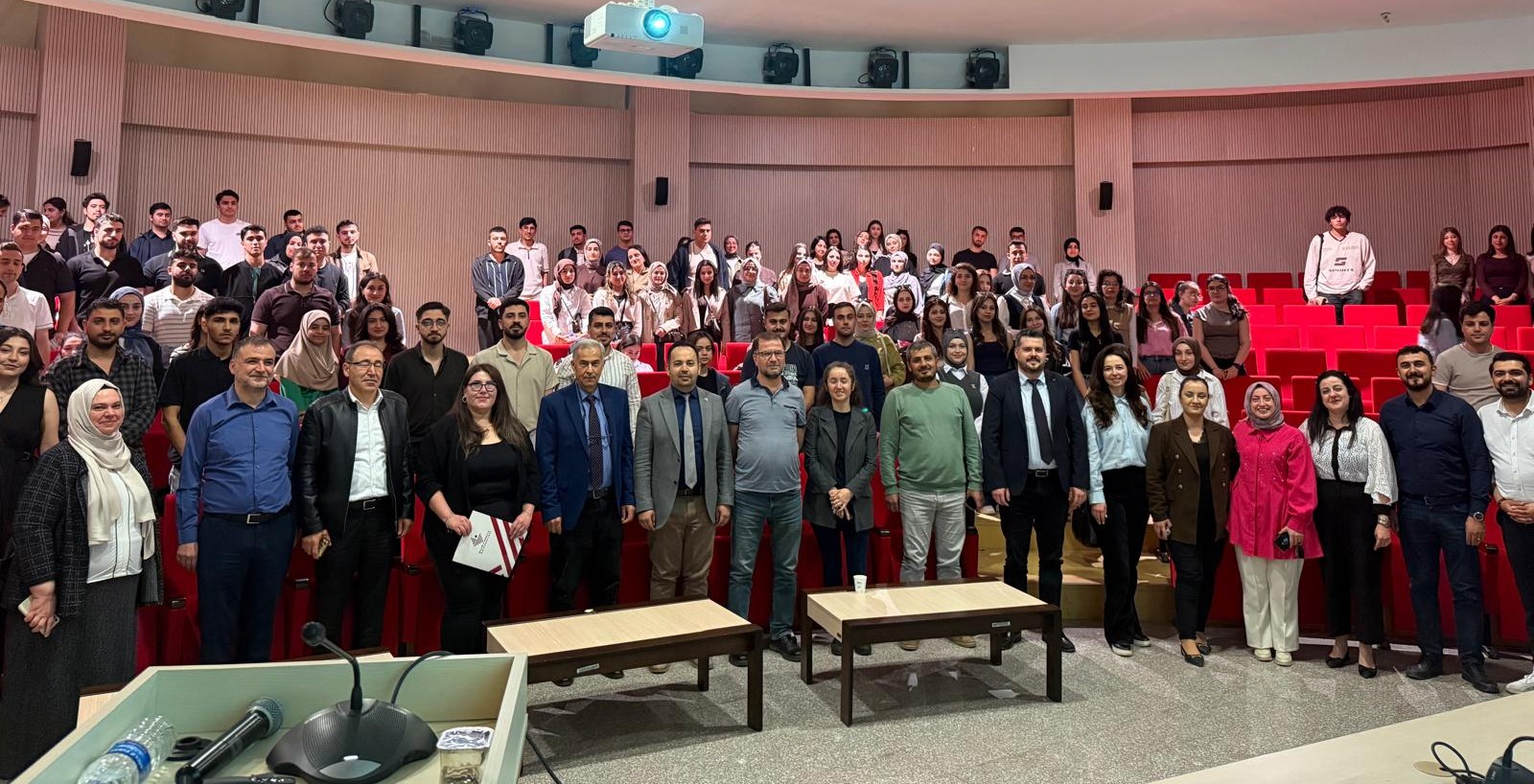 Üniversitemizde “Matematiğin Esnek Yüzü: Topoloji” Başlıklı Seminer Gerçekleştirildi