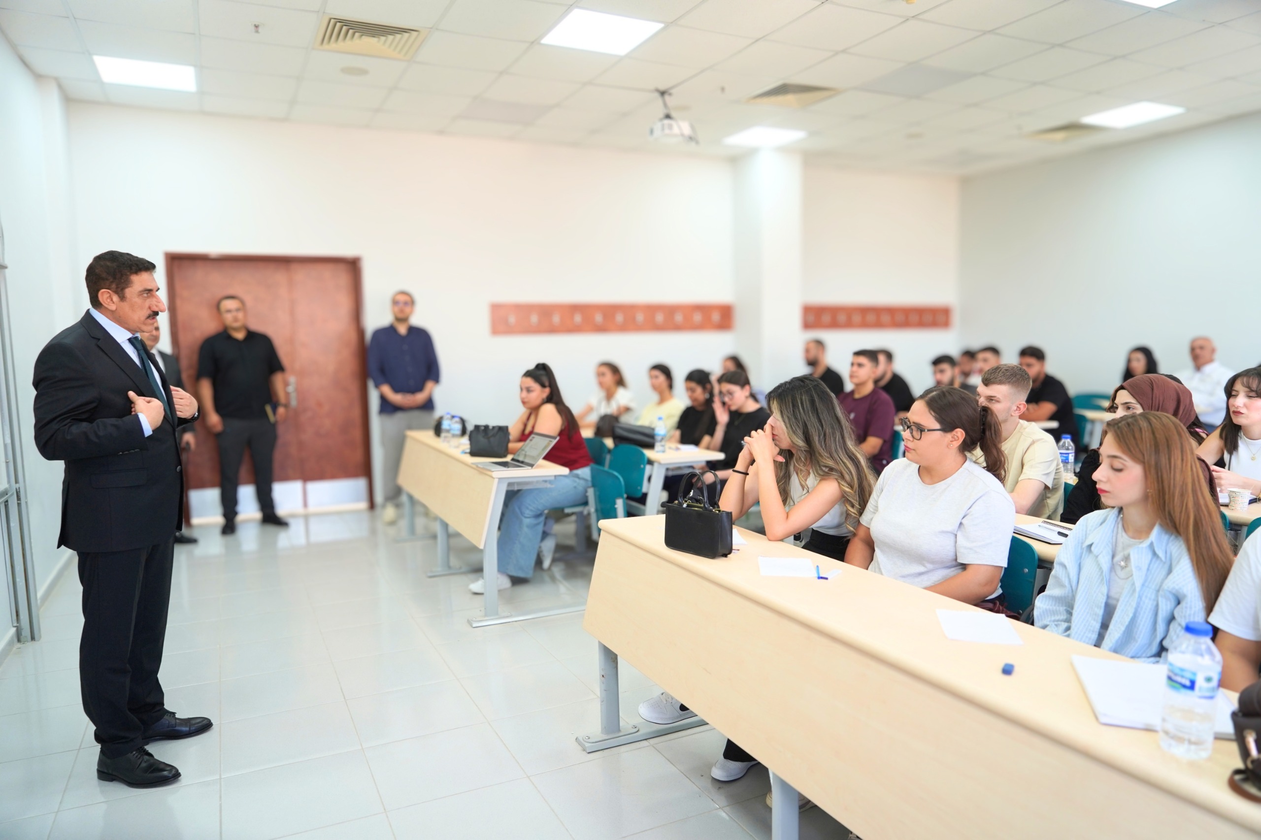 Rektörümüz Akman’dan Öğrencilerimize İlk Ders: Millî Dayanışma, Kardeşlik ve Demokrasi