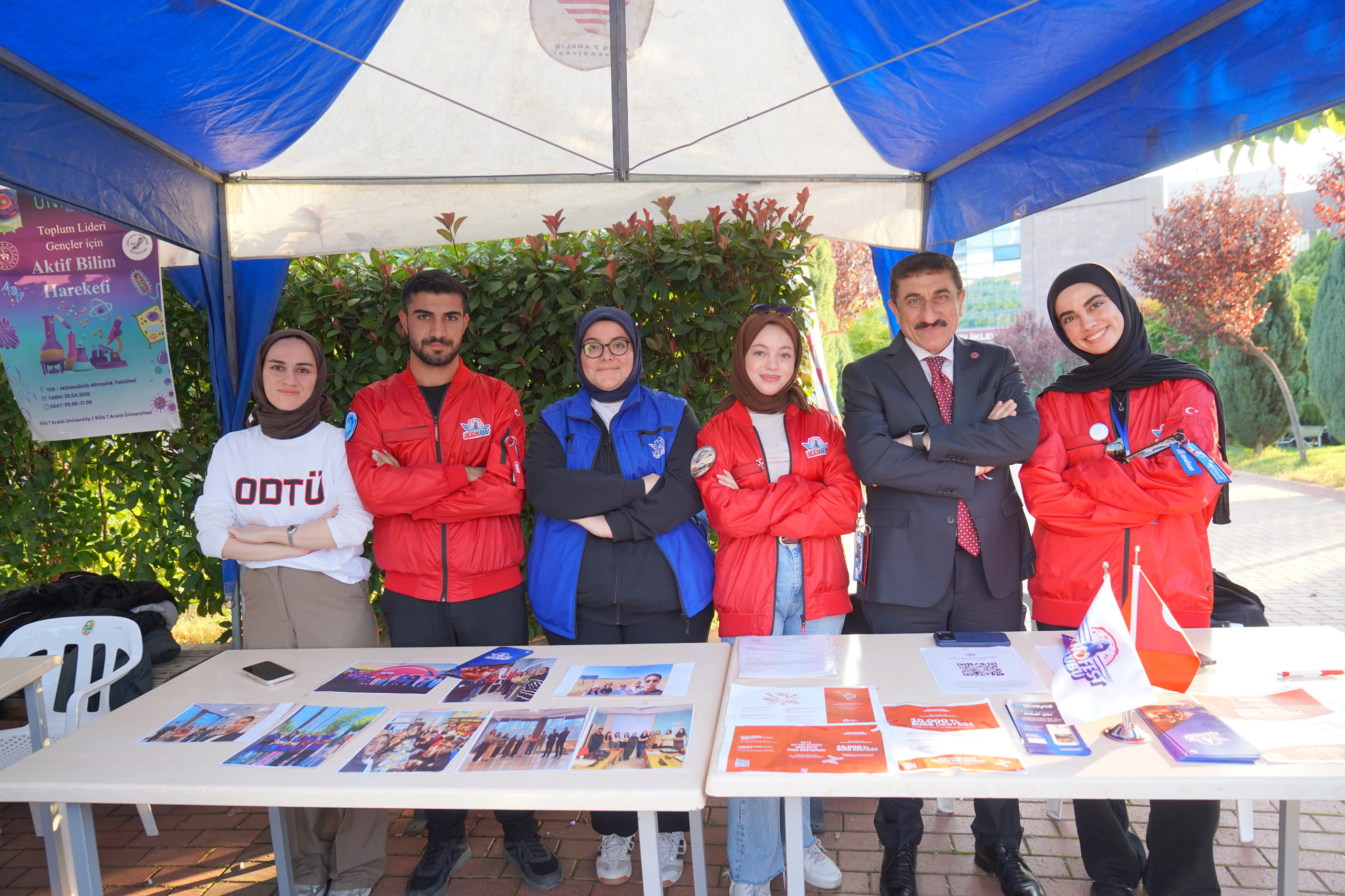 Rektörümüz Akman, Öğrenci Toplulukları Tanıtım Stantlarını Ziyaret Etti