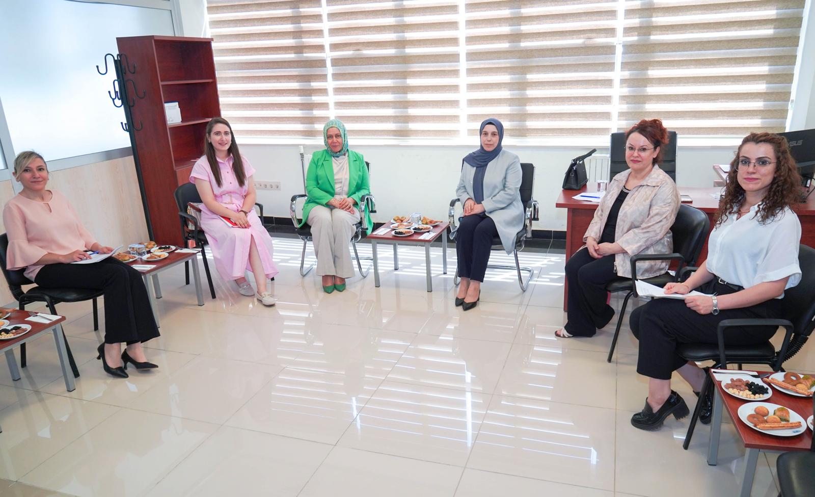 زيارة السيدة نيلغون كالايلي لمكتب دعم المشاريع في جامعتنا